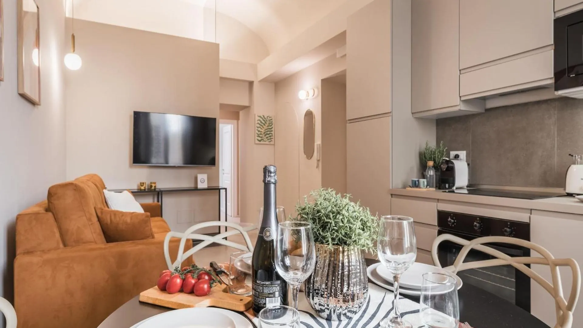 The Best Rent - Modern Two-Bedroom Apartment In Esquilino Area Řím