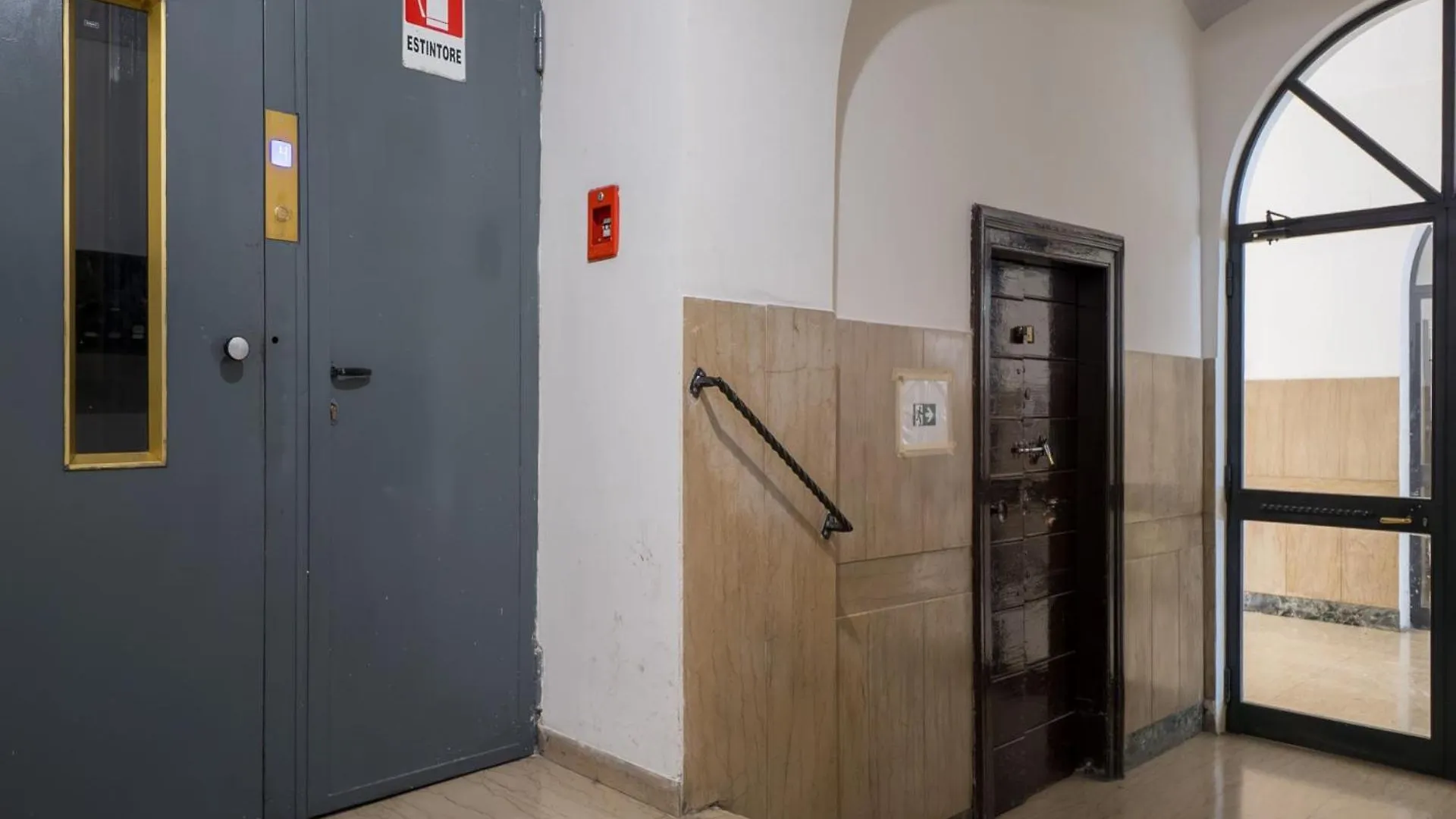 The Best Rent - Modern Two-Bedroom Apartment In Esquilino Area Rome 0*,