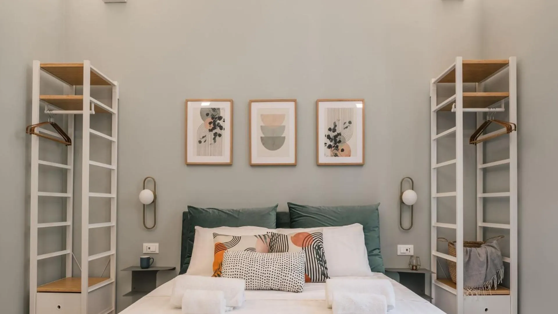 The Best Rent - Modern Two-Bedroom Apartment In Esquilino Area Rome Italy