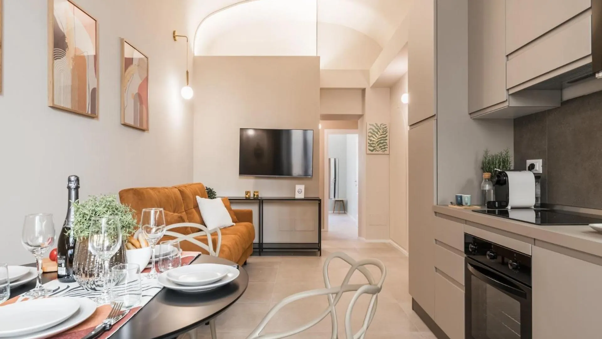 The Best Rent - Modern Two-Bedroom Apartment In Esquilino Area Rome Italy