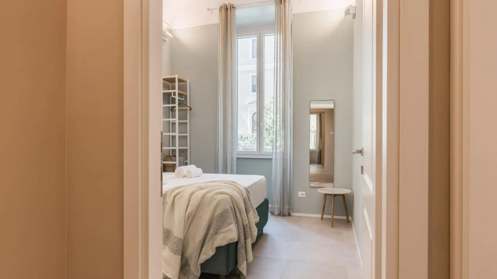 The Best Rent - Modern Two-Bedroom Apartment In Esquilino Area Rome Italy