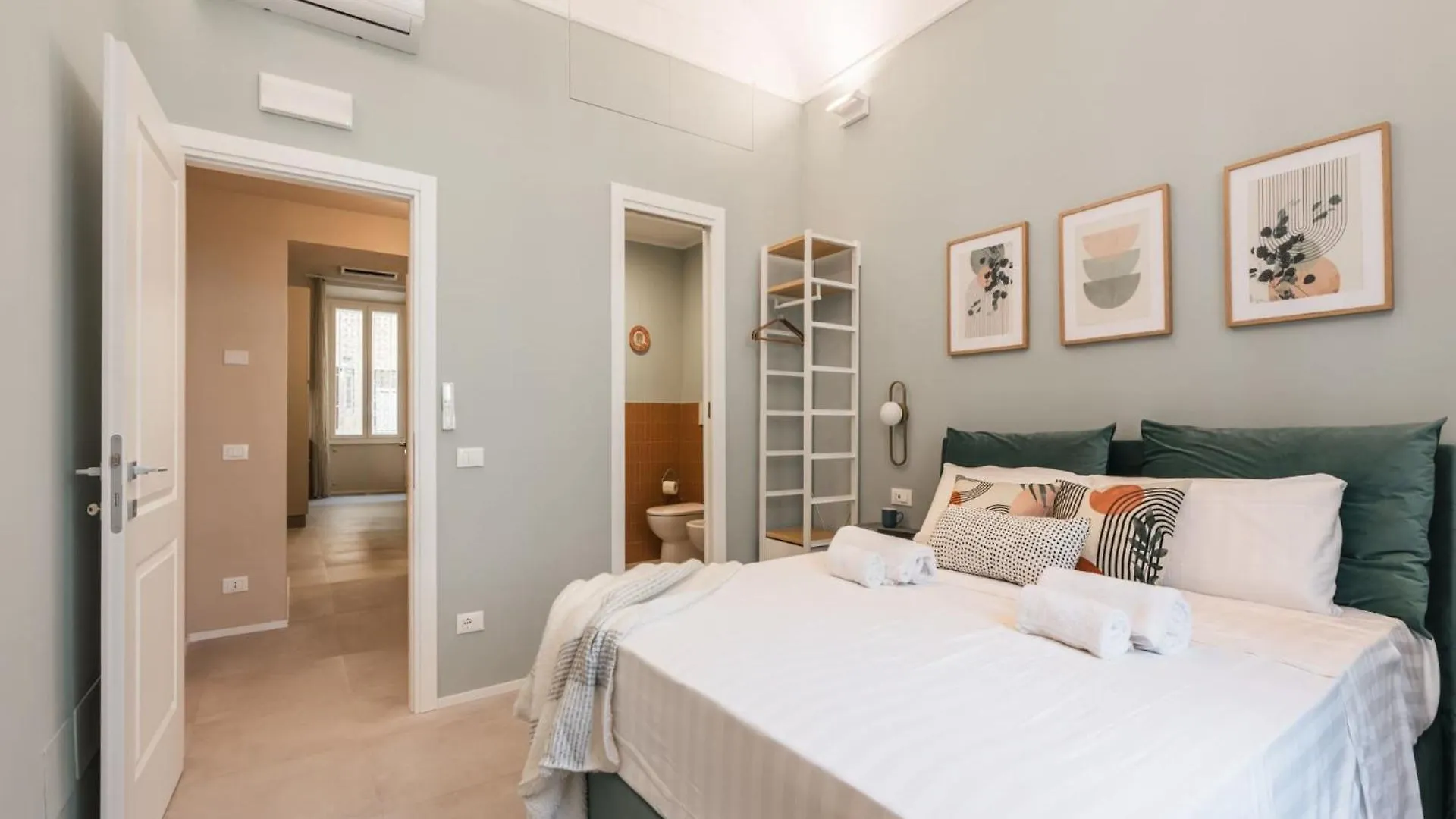The Best Rent - Modern Two-Bedroom Apartment In Esquilino Area Rome 0*,  Italy