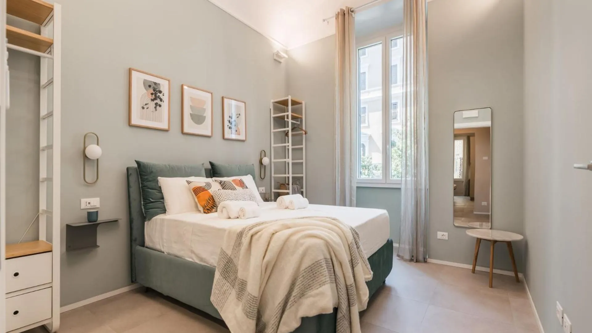The Best Rent - Modern Two-Bedroom Apartment In Esquilino Area Rome