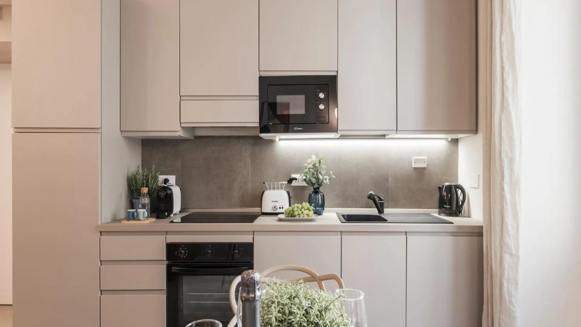 The Best Rent - Modern Two-Bedroom Apartment In Esquilino Area Rome