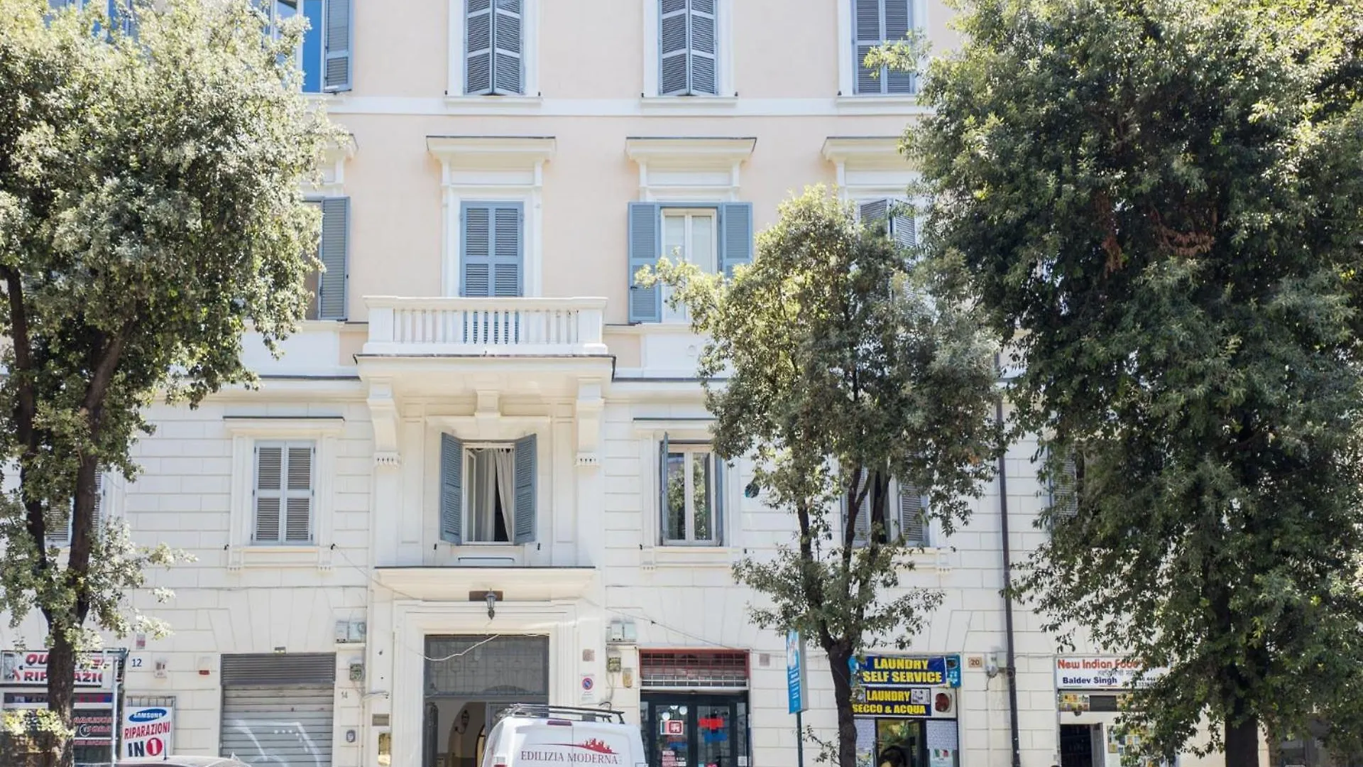 The Best Rent - Modern Two-Bedroom Apartment In Esquilino Area Rome