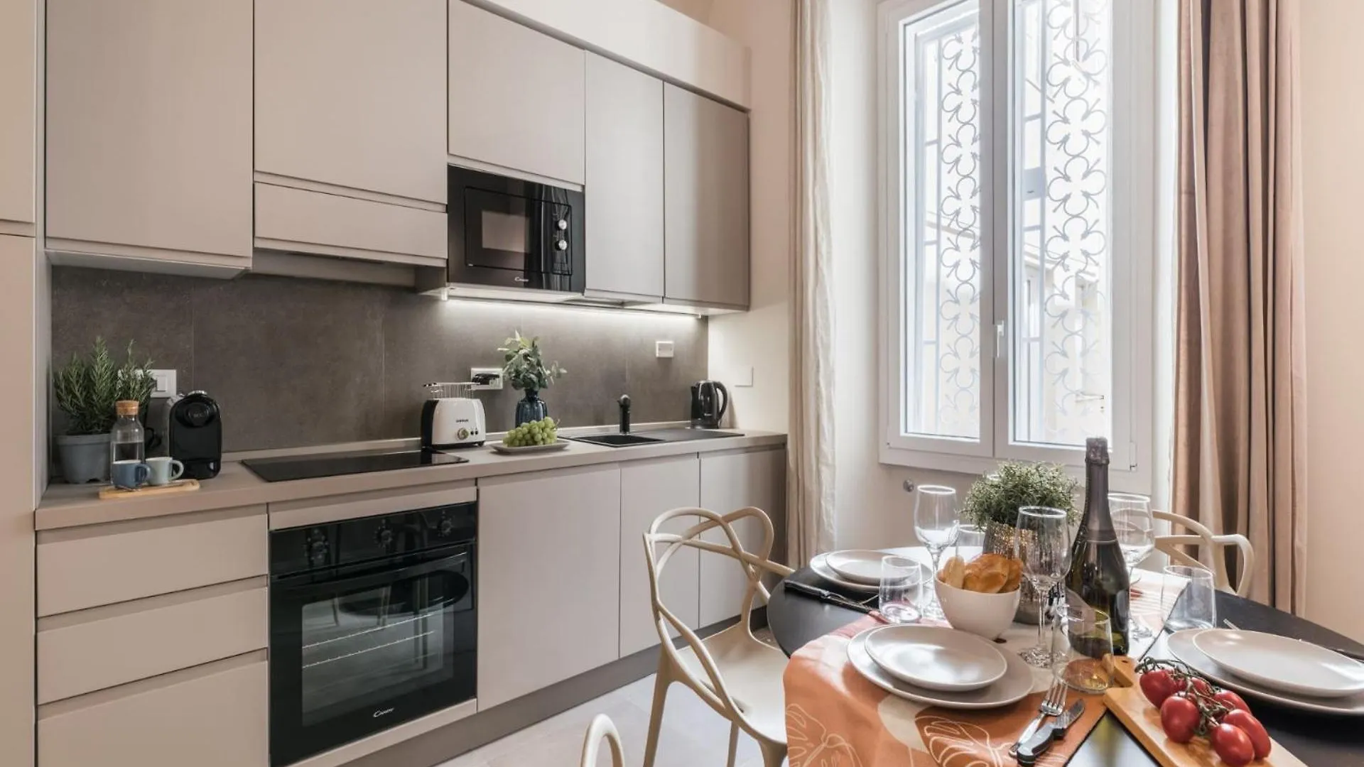 The Best Rent - Modern Two-Bedroom Apartment In Esquilino Area Rome 0*,